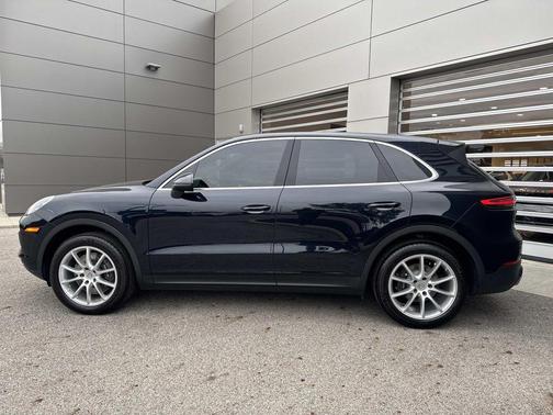 2023 Porsche Cayenne Platinum Edition