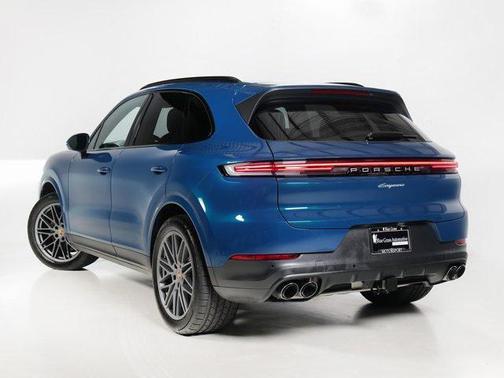 2025 Porsche Cayenne Base