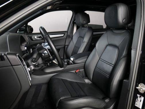 2023 Porsche Cayenne Platinum Edition