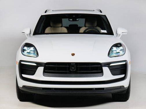 2025 Porsche Macan Turbo