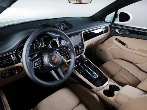 2025 Porsche Macan Turbo