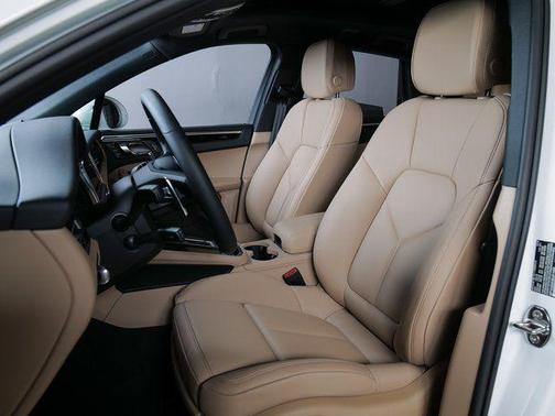 2025 Porsche Macan Turbo