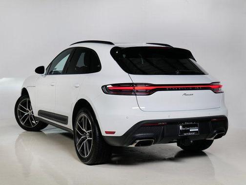 2025 Porsche Macan Turbo