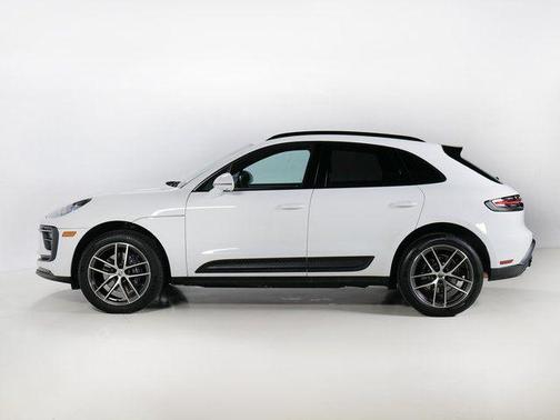 2025 Porsche Macan Turbo