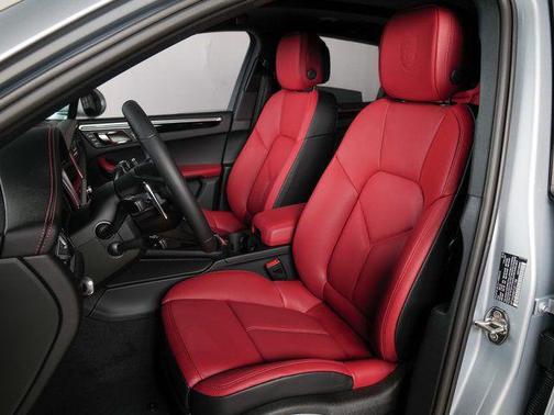 Dolomite 2026 Porsche Macan Macan