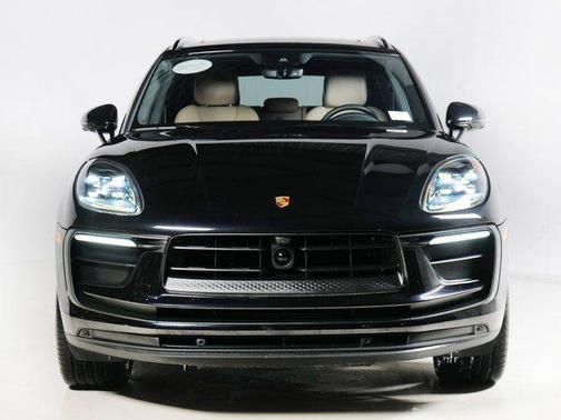 2025 Porsche Macan Turbo