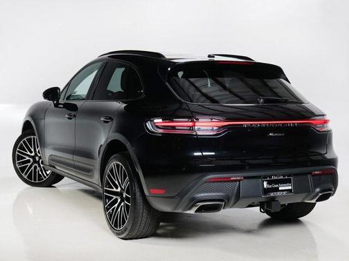 2025 Porsche Macan Turbo