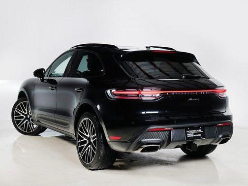 2025 Porsche Macan Turbo