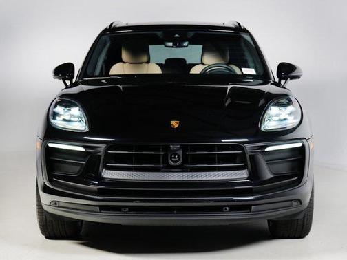 2025 Porsche Macan Turbo