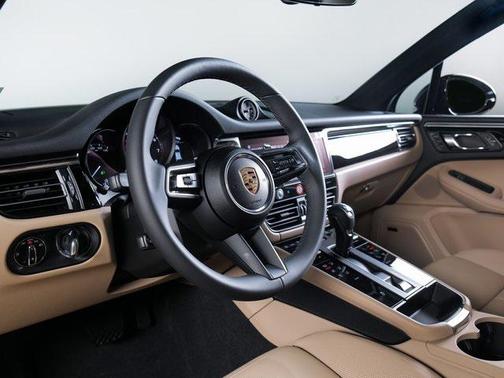 2025 Porsche Macan Turbo