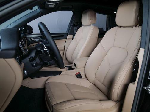 2025 Porsche Macan Turbo