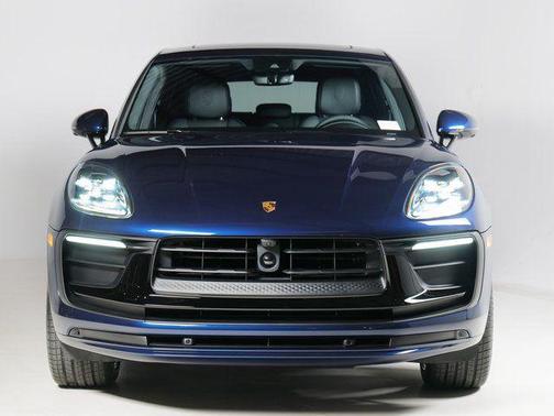 Gentian Blue Metallic 2026 Porsche Macan Macan T