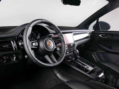 Gentian Blue Metallic 2026 Porsche Macan Macan T