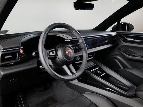 2025 Porsche Macan 4