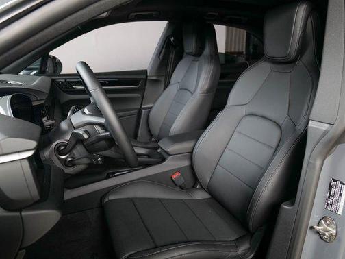 2025 Porsche Macan 4