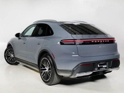 2025 Porsche Macan 4