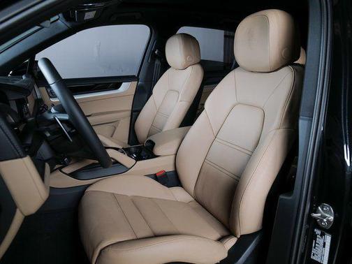 Chromite Black Metallic 2026 Porsche Cayenne Cayenne