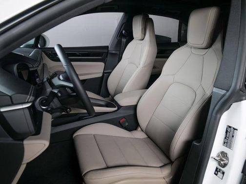 2026 Porsche Macan 4