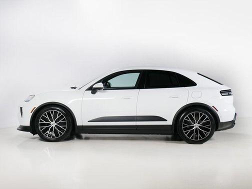 2026 Porsche Macan 4