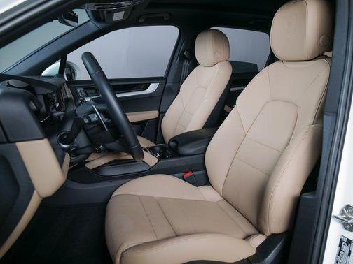 2025 Porsche Cayenne Base