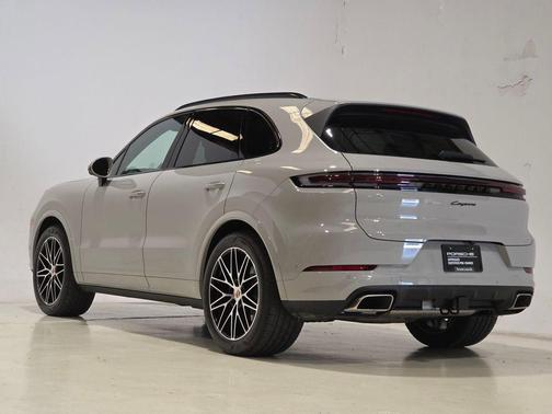 Chromite Black Metallic 2026 Porsche Cayenne Cayenne