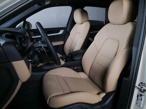 Cashmere / Beige 2026 Porsche Cayenne Cayenne