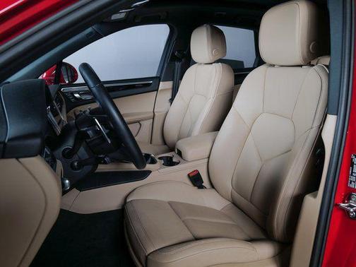 2025 Porsche Macan Turbo