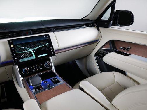 White Pearl 2023 Land Rover Range Rover P400 SE