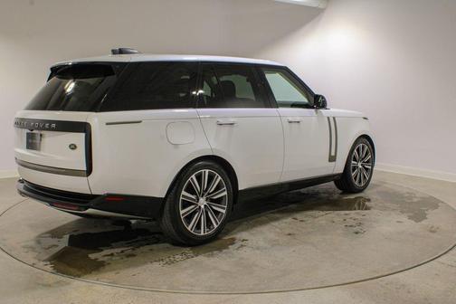 White Pearl 2023 Land Rover Range Rover P400 SE