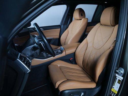 Manhattan Green Metallic 2024 BMW X5 xDrive40i