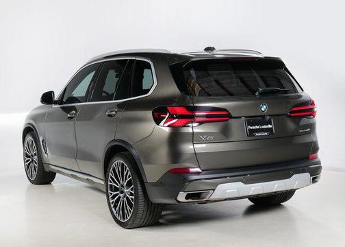 Manhattan Green Metallic 2024 BMW X5 xDrive40i