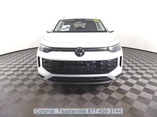 Pure White 2025 Volkswagen Tiguan 2.0T SE