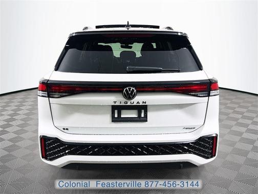 2026 Volkswagen Tiguan 2.0T SE R-Line Black