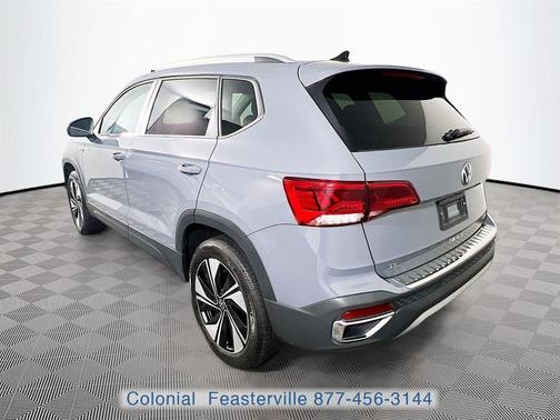 Pure Gray 2024 Volkswagen Taos 1.5T SE
