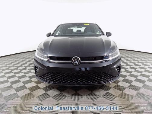 Deep Black Pearl Effect 2026 Volkswagen Jetta 1.5T Sport