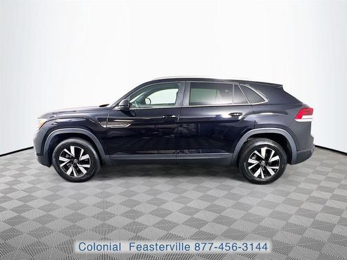 Deep Black Pearl Effect 2023 Volkswagen Atlas Cross Sport 2.0T SE