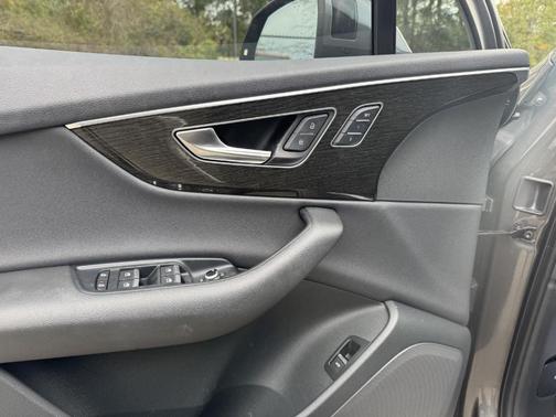 2021 Audi Q7 45 Premium