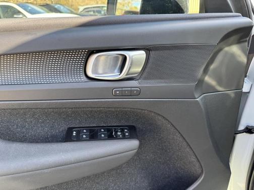 2021 Volvo XC40 T5 R-Design