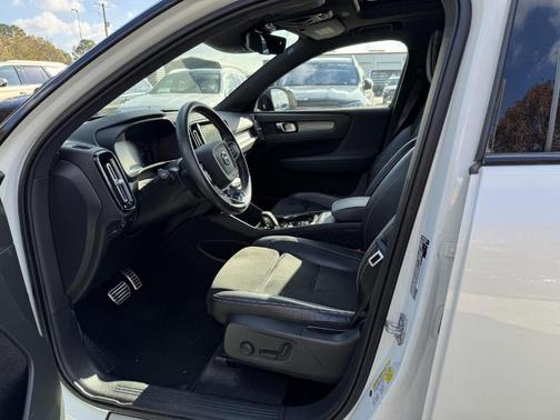 2021 Volvo XC40 T5 R-Design
