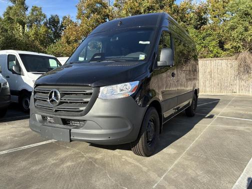 2025 Mercedes-Benz Sprinter 2500 144 WB Standard Roof Passenger