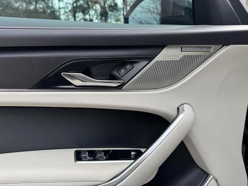 2024 Jaguar F-PACE P250 R-Dynamic S