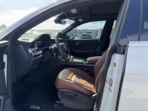 2023 Audi Q8 Premium