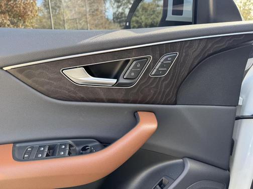 2023 Audi Q8 Premium