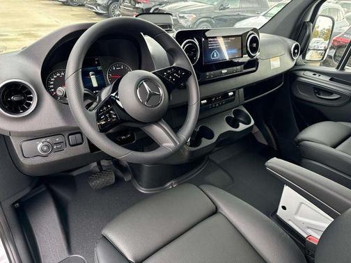 2025 Mercedes-Benz Sprinter 2500 Standard Roof