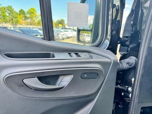 2025 Mercedes-Benz Sprinter 2500 144 WB Standard Roof Passenger