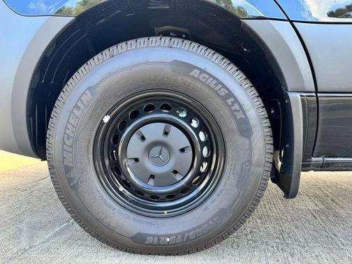 2025 Mercedes-Benz Sprinter 2500 144 WB Standard Roof Passenger