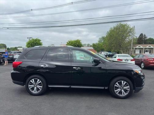 2017 Nissan Pathfinder SV