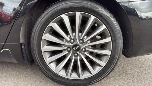 2017 Kia Cadenza Premium