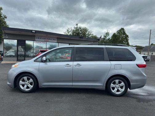 2015 Toyota Sienna LE