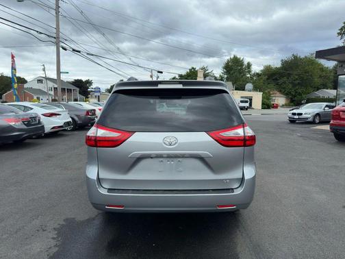2015 Toyota Sienna LE